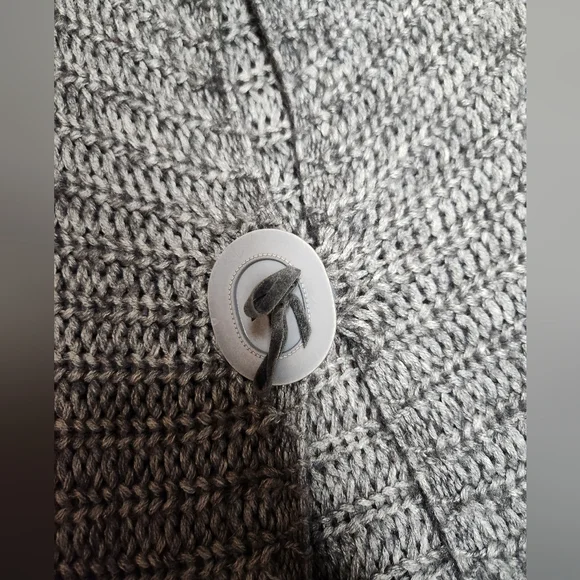 Sweater - Picture 8 of 10